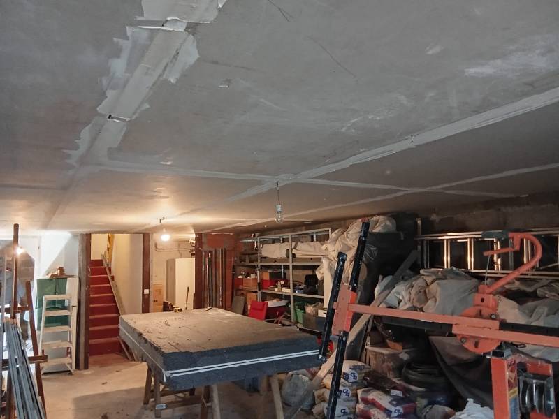 Devis pour le remplacement d'un plafond suite à un dégât des eaux avec isolation par un plaquiste professionnel à Biganos