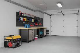 Pourquoi faire appel à un plaquiste professionnel pour transformer un garage de 30m² en pièce à vivre à Biganos ?